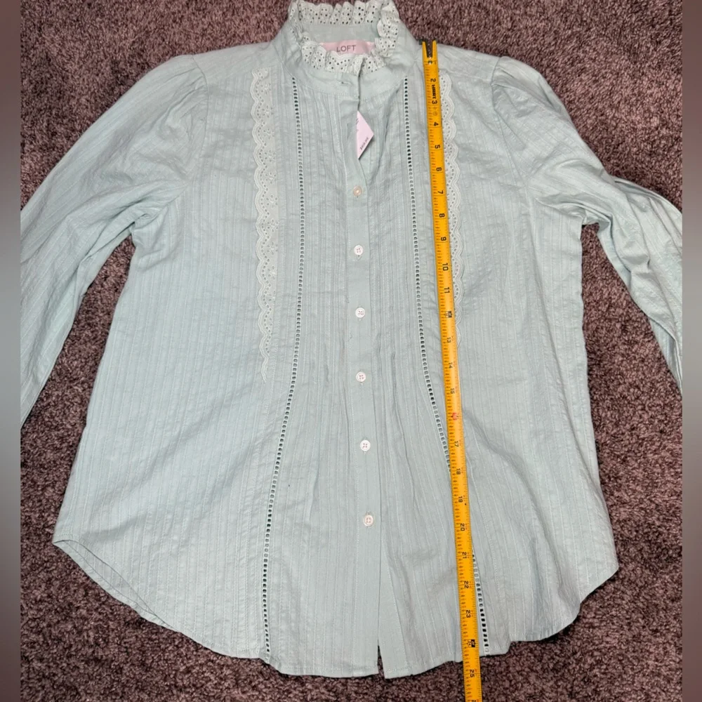 LOFT Women's Mint Green Lace Trim Pintuck Button Up Shirt Size XS‎